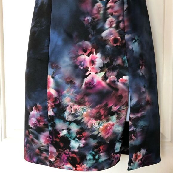 NWOT Bebe Amanda Print Deep V Scuba Mini Dress - Picture 4 of 16
